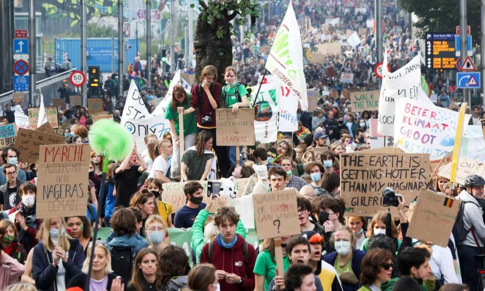 Βέλγιο: Δεκάδες χιλιάδες διαδηλωτές στη μεγάλη πορεία για το κλίμα στις Βρυξέλλες